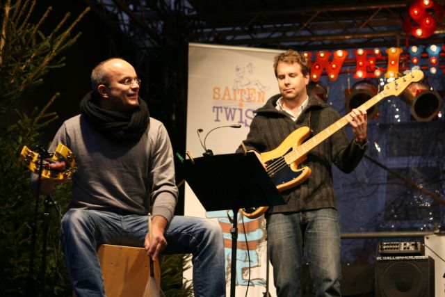 gal/2011/2011 Steeler Weihnachtsmarkt/2011 Saitentwist Steeler Weihnachtsmarkt 14.11 102.JPG